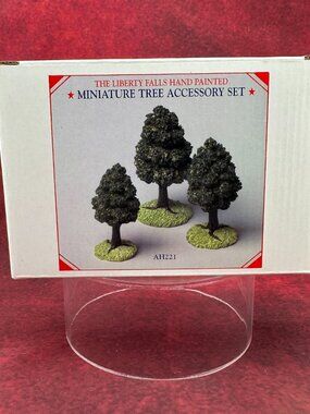 THE LIBERTY FALLS HAND PAINTED "MINIATURE TREE ACCESORY SET" AH 221